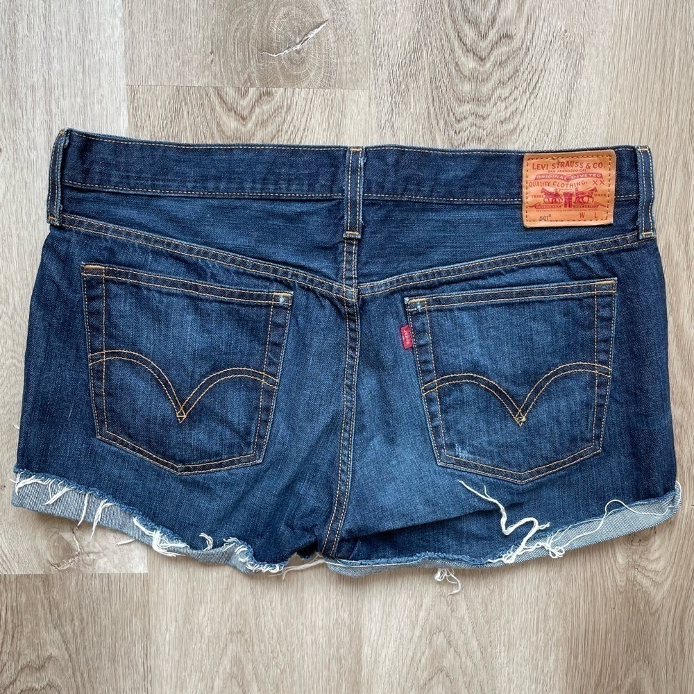 Levi’s Dark Blue Jean Shorts, Women’s Size 30 - Picture 3 of 7